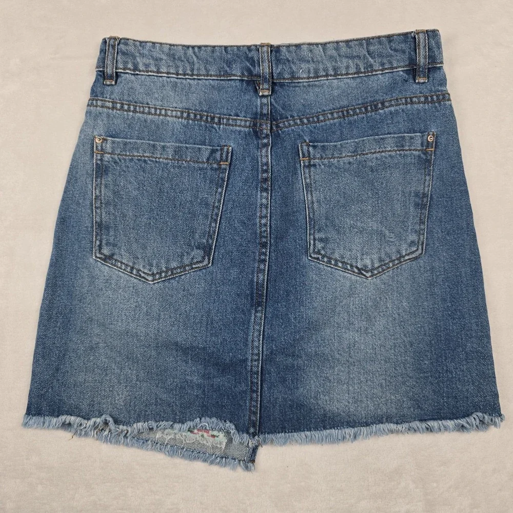 NYC Trends Women's Size Medium Embroidered Floral Denim Skirt NWOT‎